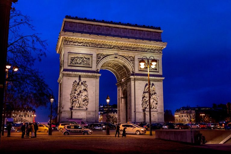 Se garer pas cher proche des Champs Elysées