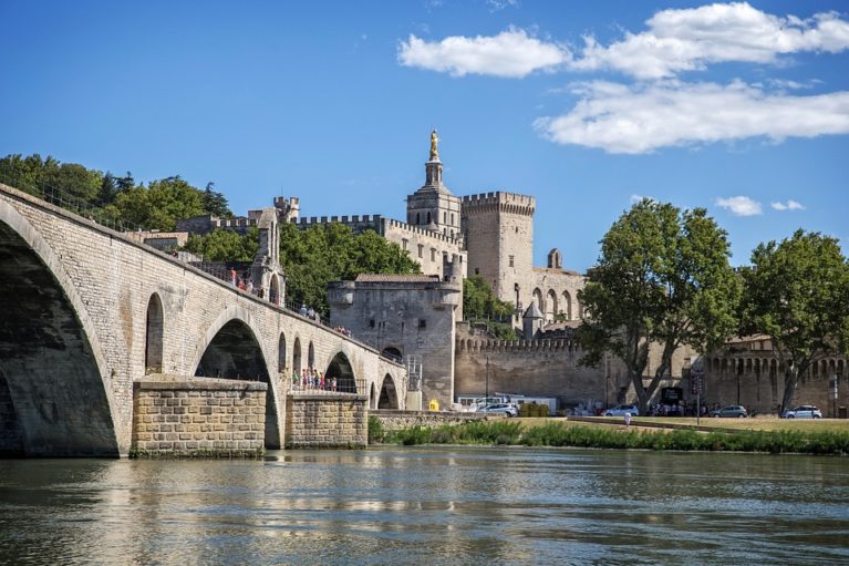 Où stationner pas cher durant le festival d'Avignon ?