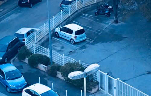 Location 1 parking Toulon impasse des genévriers (83)