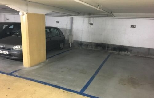 Parking Val d'Europe Chessy proche RER A passage de Laistre (77)