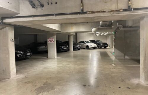 PARKING A LA LOCATION SECTEUR PORT MARIANNE.