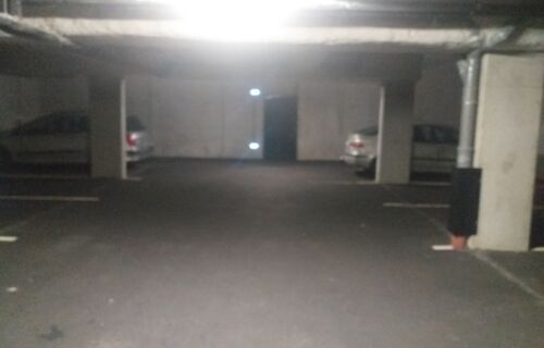 Place parking voiture moto surveillance