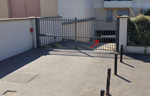 Parking 5 min pieds gare trappes , 50€/mois