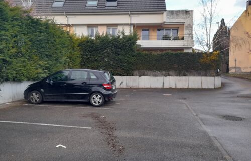 Loue place de parking extérieure à l'année