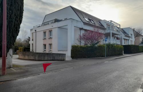 Loue place de parking extérieure à l'année