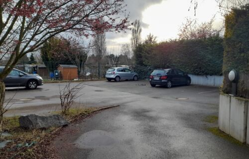 Loue place de parking extérieure à l'année