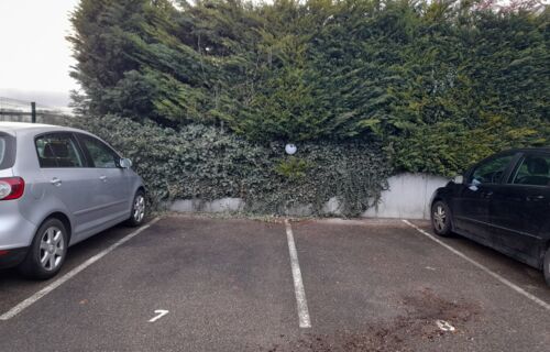 Loue place de parking extérieure à l'année