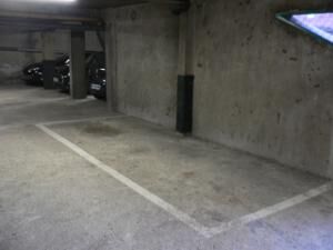 Place de parking couverte sécurisée