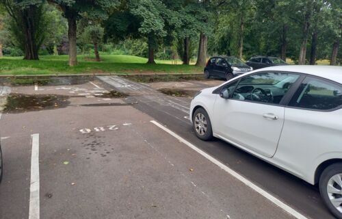 1 place de parking, sécurisée (bip), gardiénnée, à 1,5 km de Gare Lille Europe, 2,5 km de Gare Lille Flandres