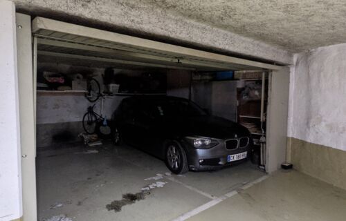 1/2 parking box Europe/St Lazare 8e