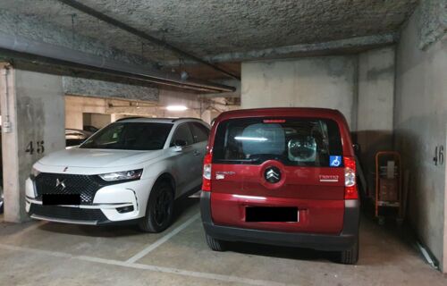 Moto - 1er sous-sol dans résidence sécurisé.