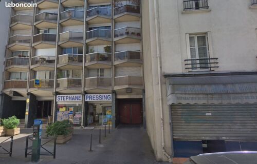 Place de parking couvert pour moto. 15eme proche tour Eiffel