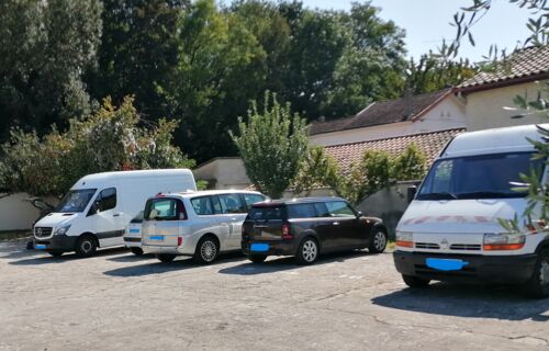 Parking aerien au pied des remparts Angoulême