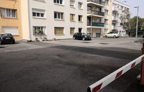 place de Parking entre Palais de Justice et Saint Michel