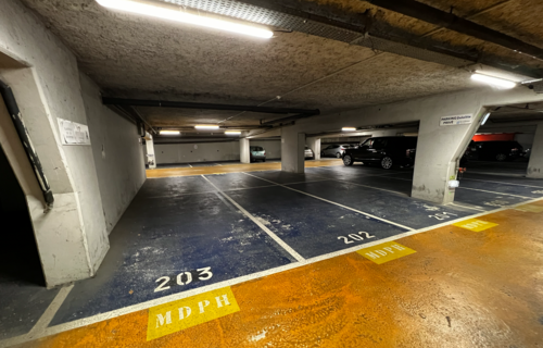 Parking souterrain plein centre, à 1 min à pied de la gare de Tours