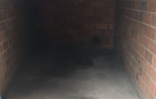 box 12 m2 proche Mairie de Bondy