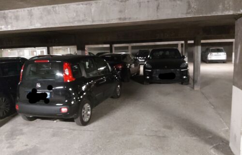 Parking couvert proche métro - 5 min ligne 13 a pied, 10 min Porte de Versailles à pied