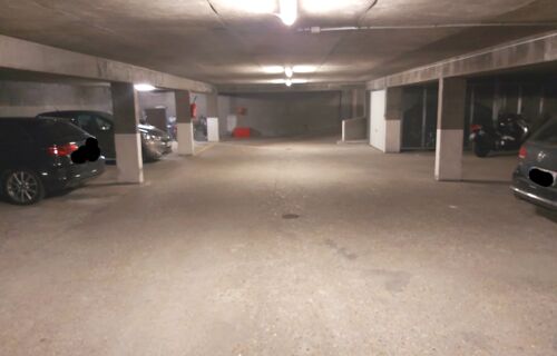 Parking couvert proche métro - 5 min ligne 13 a pied, 10 min Porte de Versailles à pied