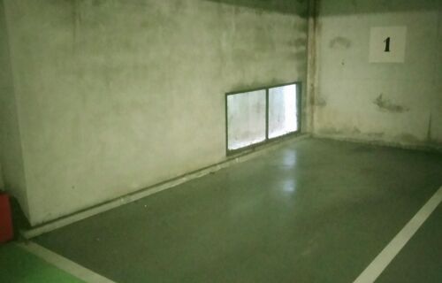 Parking souterrain et surveillé, près de la gare de Cergy préfecture