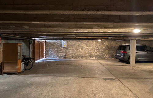 Loue place de stationnement dans parking