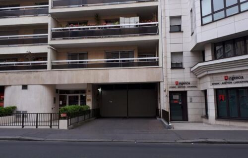 Paris 15ème. M° Dupleix. Place de parking.