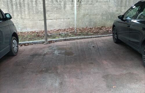 Emplacement Écully en face de l'arrêt de bus, 50m de l'école Centrale