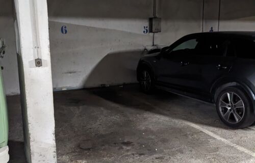 Location place de parking sous terrain (buttes chaumont)