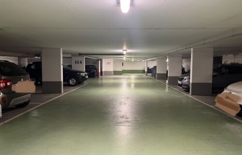 Parking sécurisé en sous-sol Rue de Naples quartier Villiers / Europe accès 24/24