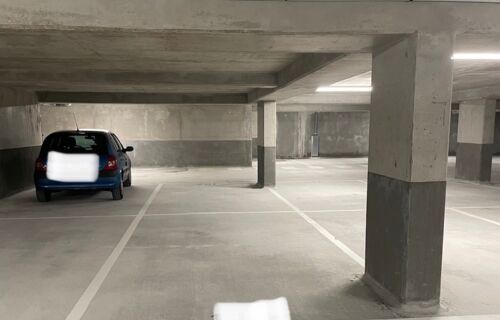 Place de parking proche Disney et gare RER Val d'Europe