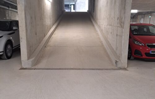 Parking XL 3.4m de large sécurisé