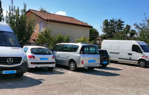 Parking aerien au pied des remparts Angoulême
