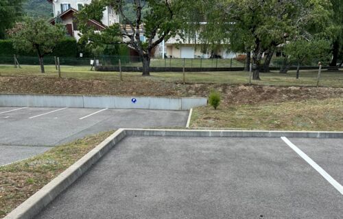 Parking, proche du Cern, Aéroport, Jura