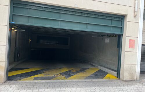 Parking couvert a cote de la Defense - sur Courbevoie