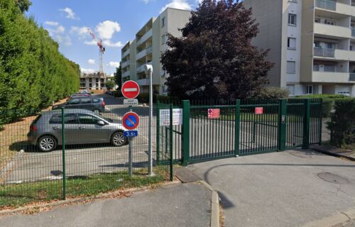 Parking près l'arrêt RER A Neuilly-Plaisance (8 min à pied)