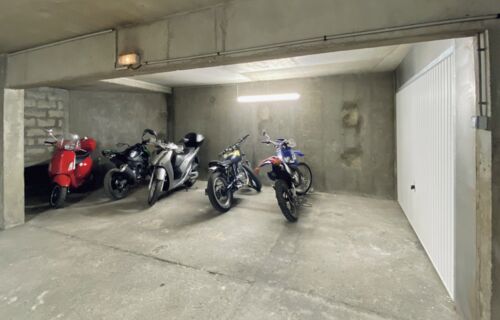 Location place parking sécurisée - moto deux-roues scooter