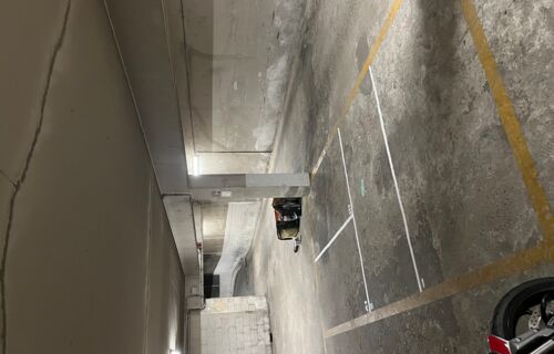 Parking moto accès facile