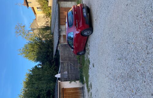 Parking extérieur dans une cour privée proche gare