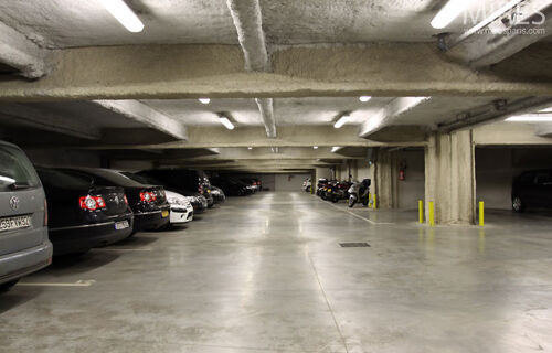 Parking privé dans un immeuble sécurisé 6 minutes  de la gare de Drancy