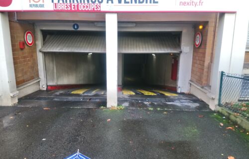 Parking moto près de la gare de Puteaux