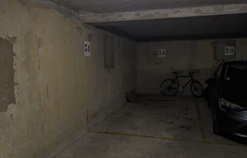 Parking sécurisé sous sol (Alésia/Pernety), accès avec monte-voiture