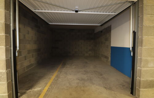TRÈS GRAND GARAGE/BOX (18,6m CARRE) ST-ETIENNE