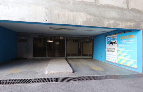 TRÈS GRAND GARAGE/BOX (18,6m CARRE) ST-ETIENNE
