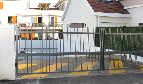 Place de parking -sous sol sécurisé - portail télécommandé