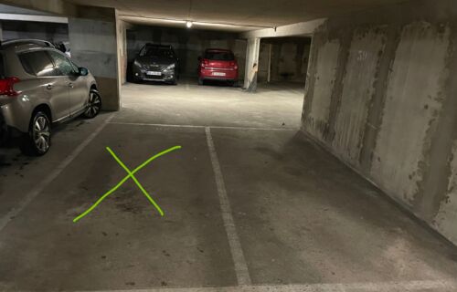 PARKING SECURISE A DEUX PAS DES LIGNES DE METRO 8, 10, 12 ET 6.