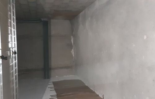 Loue BOX 13 m2 dans hypercentre et à 200 m de la gare de RAMBOUILLET