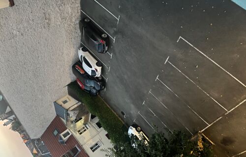 Parking en bas d’une residence