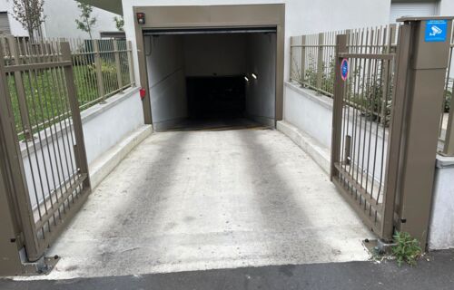 Parking prés de la gare Garges- les - Gonesse