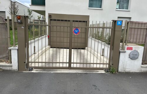 Parking prés de la gare Garges- les - Gonesse
