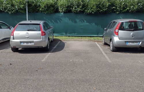 Place de parking dans résidence fermée