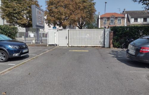 Place de parking dans résidence fermée